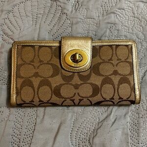 Vintage Coach turnlock Wallet